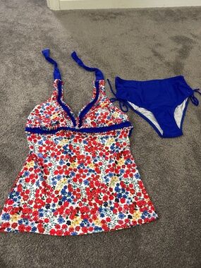 Beachsissi Floral Print Halter Neck High Waist Tankini size medium NWT